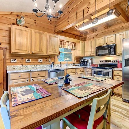 Waynesville Cabin With Covered Deck And Fire Pit! Lake Junaluska Екстер'єр фото
