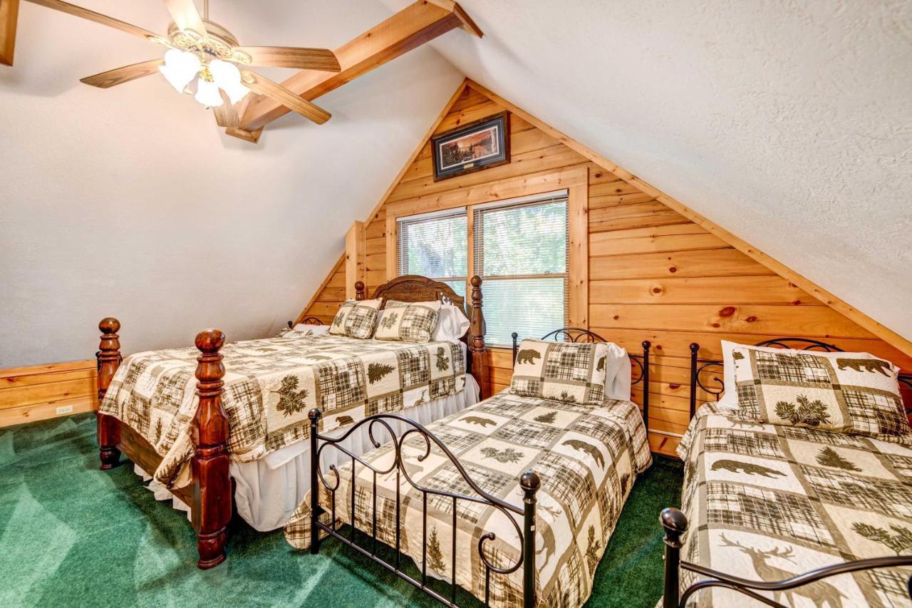 Waynesville Cabin With Covered Deck And Fire Pit! Lake Junaluska Екстер'єр фото