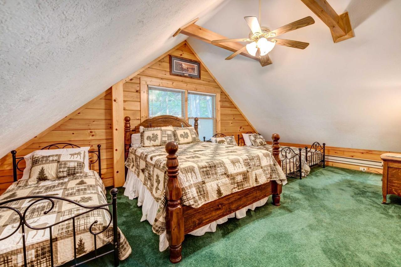Waynesville Cabin With Covered Deck And Fire Pit! Lake Junaluska Екстер'єр фото