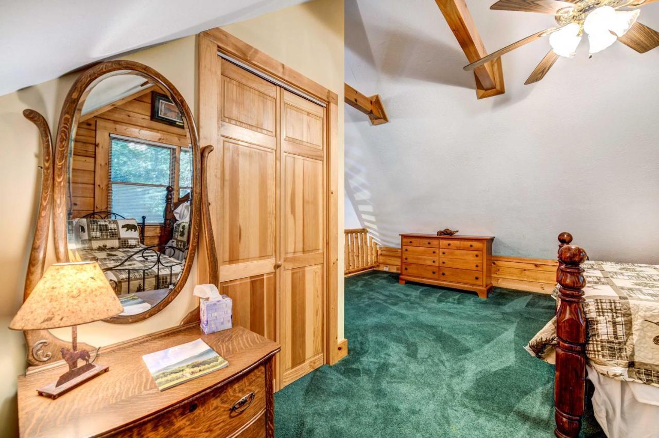 Waynesville Cabin With Covered Deck And Fire Pit! Lake Junaluska Екстер'єр фото