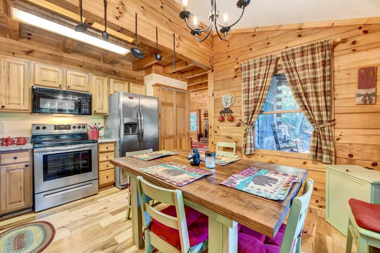 Waynesville Cabin With Covered Deck And Fire Pit! Lake Junaluska Екстер'єр фото