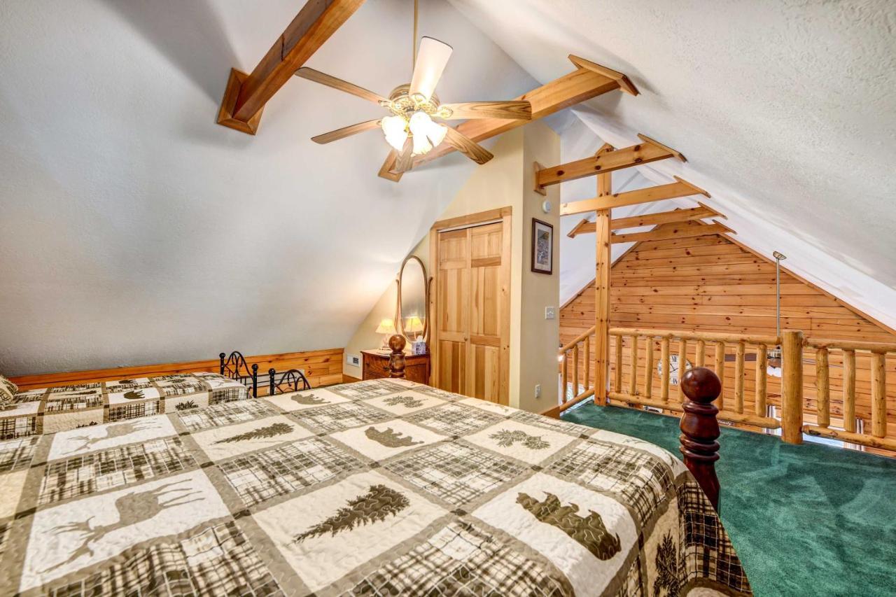 Waynesville Cabin With Covered Deck And Fire Pit! Lake Junaluska Екстер'єр фото
